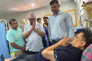 हाँस्य कलाकार हरिवंश आचार्य अस्पताल भर्ना