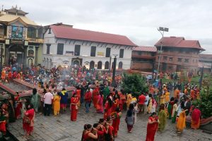 साउने सोमवारको लागि पशुपतिनाथमा तयारी : दर्शनार्थीका लागि तीनवटा लाइन