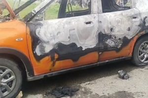 चितवनको कृष्णपुरमा रेलमार्गको सर्भे गर्न गएका टोलीको गाडीमा स्थानीयले आगजनी गरे