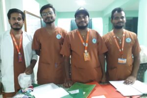 मानसिक विरामीको उपचार गर्दै पुरुष नर्सहरु