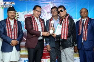 गायक दीपक चौलागाई र गायिका अन्जु पन्तको मन परेको मान्छेले जित्यो अवार्ड