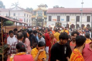 साउनको अन्तिम सोमबारः पशुपतिनाथसहित देशभरका शिवालयमा भक्तजनको घुइँचो