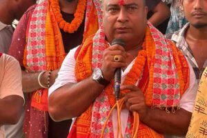 युवा नेता अभिषेक गिरिद्वारा विपन्न परिवारलाई नगद तथा सामग्री सहयोग
