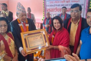 इन्द्र—मोहन स्मृति गुठीद्वारा चारजना स्रष्टा पुरस्कृत