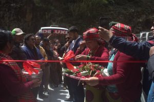मनाङमा सार्वजनिक बस सेवा सञ्चालन शुरू