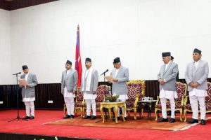 नवनियुक्त शिक्षामन्त्री पन्तद्वारा शपथ ग्रहण