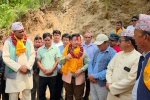 मन्त्री राईद्वारा खोटाङ–तराई जोड्ने बैकल्पिक बाटो फोक्सिङ्टार–धाप्लाङघाट सडकको टर्‍याक खोलन शुभारम्भ