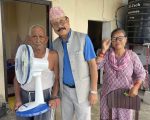 विराटनगर वडा नम्बर १ द्वारा ज्येष्ठ नागरिकलाई टेबल पंखा वितरण