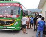 सडकमा सार्वजनिक गाडी कम, यात्रु समस्यामा