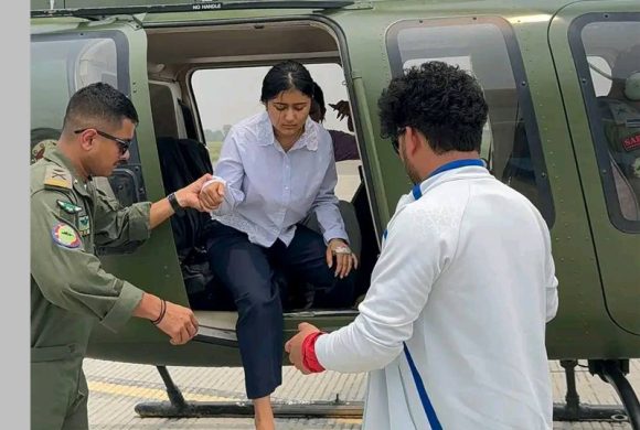 रचना रिमाललाई स्वास्थ्यमा समस्या, सेनाको हेलिकप्टरबाट उद्वार