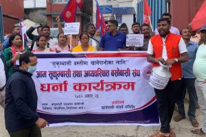 खानेपानी नदिएको भन्दै केयुकल कार्यालयमा लगाईयो ताला