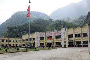 फेरि फर्कंदै तातोपानी नाका