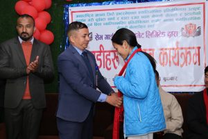 स्वर्ण पदक बिजेता खेलाडीलाई सेभ गार्ड फोर्सले गर्यो नगद सहित सम्मान