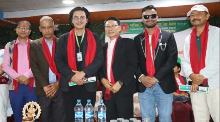 म्युजिक भिडियो कलाकार संघ नेपालद्धारा बरिष्ठ कलाकारहरुलाई परिचय पत्र हस्तान्तरण